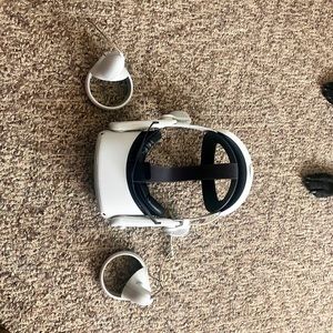 Oculus quest 2 with comfort head strap and extended battery.